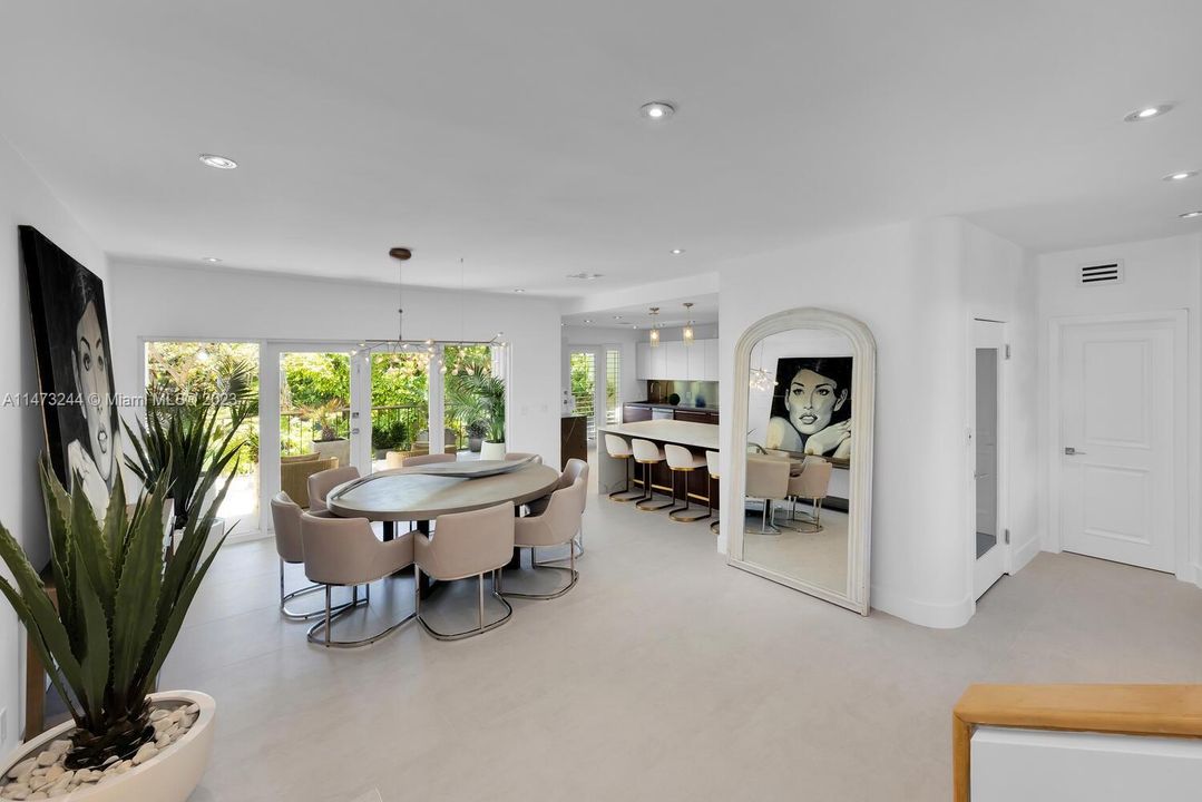 Recently Sold: $4,475,000 (3 beds, 2 baths, 3097 Square Feet)