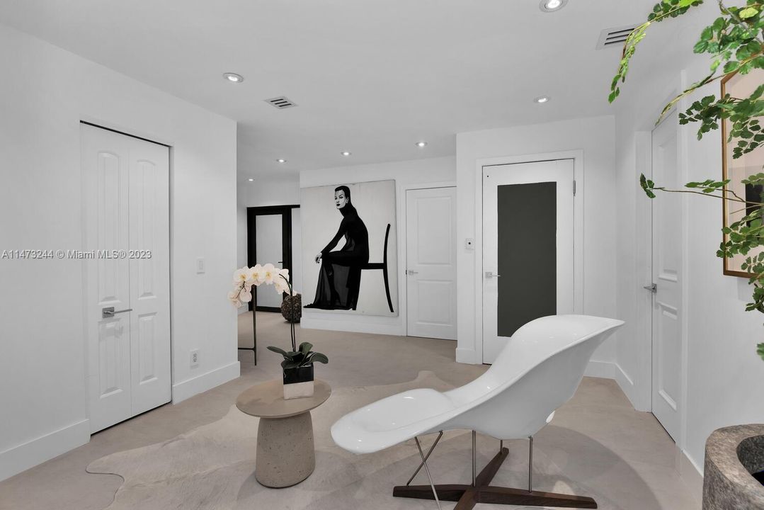 Recently Sold: $4,475,000 (3 beds, 2 baths, 3097 Square Feet)