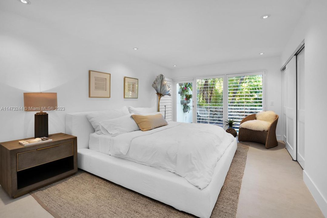 Recently Sold: $4,475,000 (3 beds, 2 baths, 3097 Square Feet)