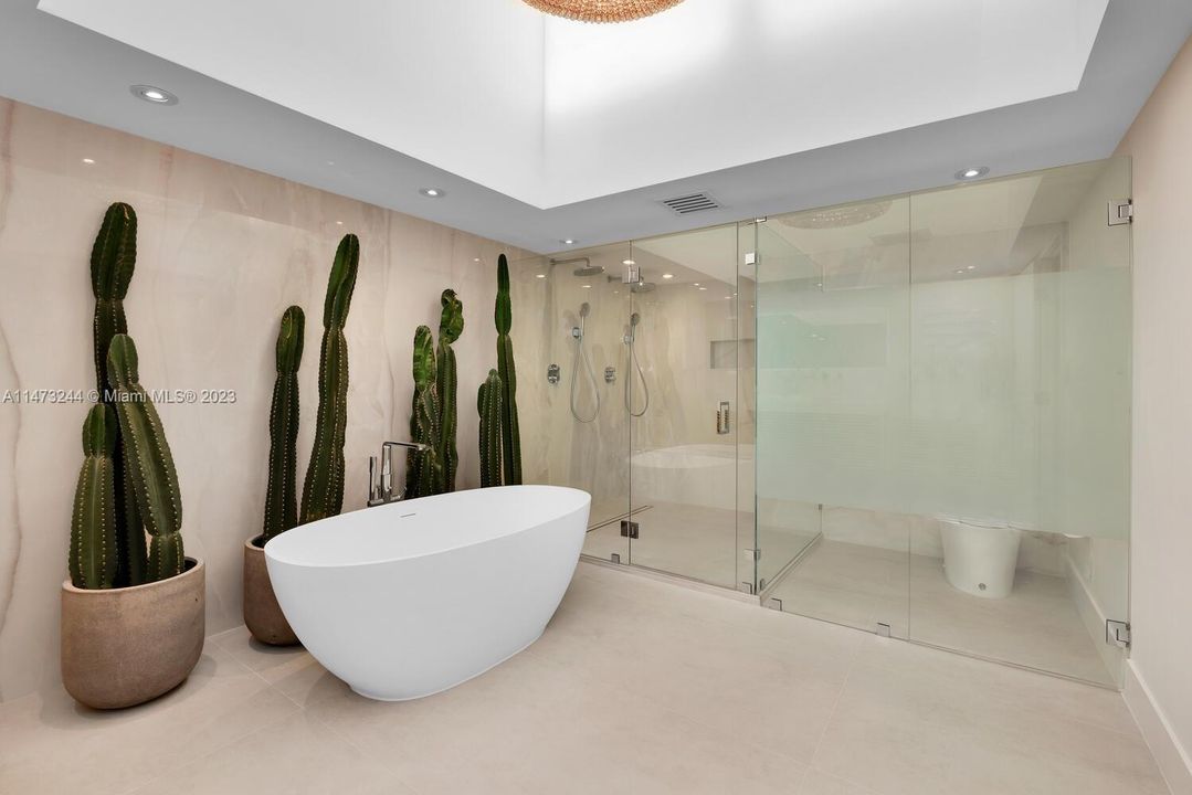 Recently Sold: $4,475,000 (3 beds, 2 baths, 3097 Square Feet)