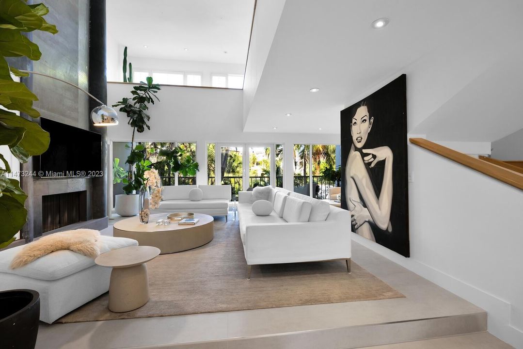 Recently Sold: $4,475,000 (3 beds, 2 baths, 3097 Square Feet)