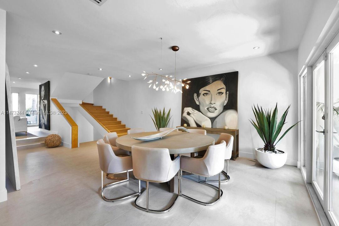 Recently Sold: $4,475,000 (3 beds, 2 baths, 3097 Square Feet)