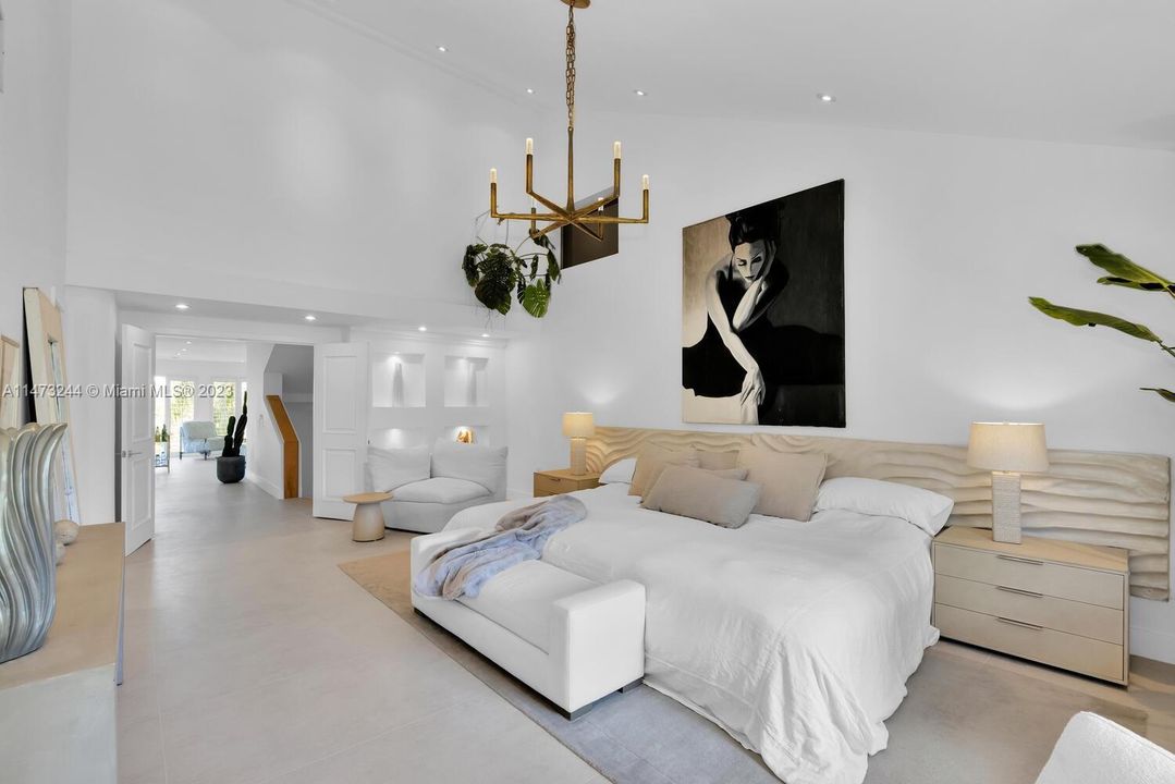 Recently Sold: $4,475,000 (3 beds, 2 baths, 3097 Square Feet)