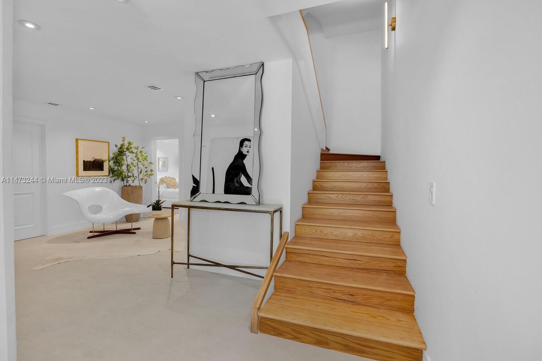 Recently Sold: $4,475,000 (3 beds, 2 baths, 3097 Square Feet)