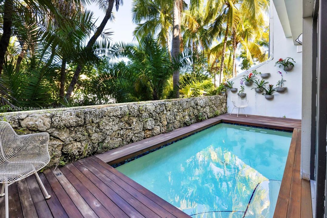 Recently Sold: $4,475,000 (3 beds, 2 baths, 3097 Square Feet)