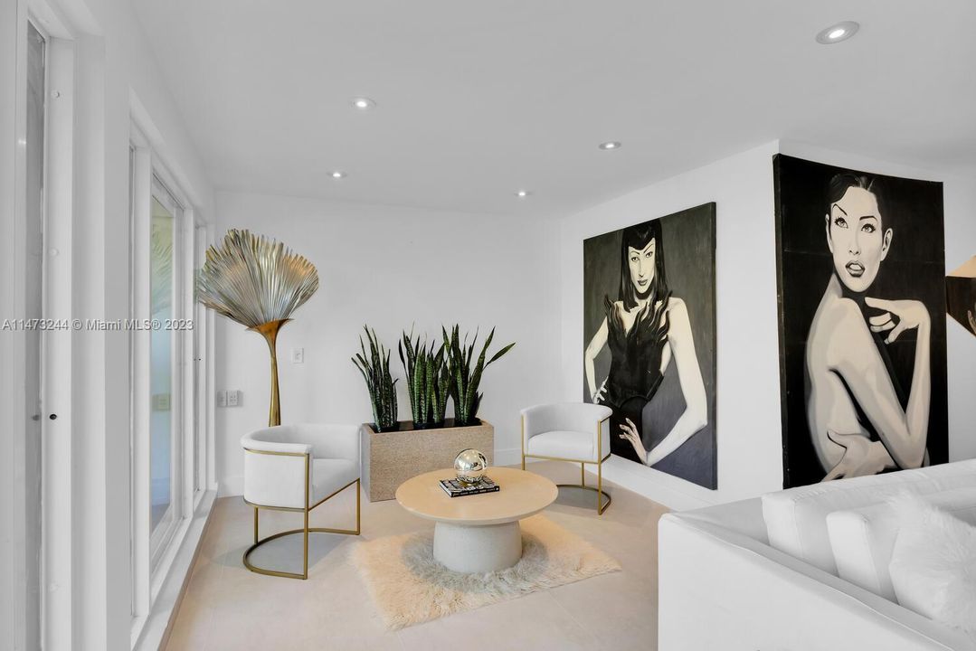 Recently Sold: $4,475,000 (3 beds, 2 baths, 3097 Square Feet)