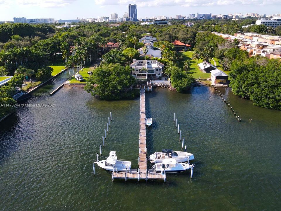 Recently Sold: $4,475,000 (3 beds, 2 baths, 3097 Square Feet)