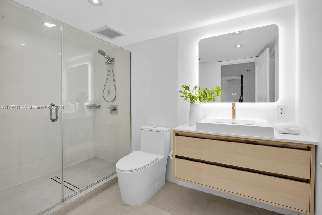 Recently Sold: $4,475,000 (3 beds, 2 baths, 3097 Square Feet)