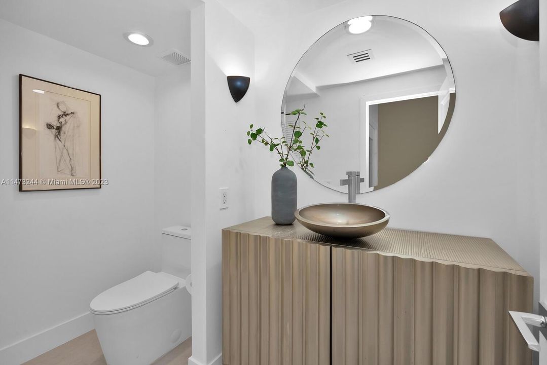 Recently Sold: $4,475,000 (3 beds, 2 baths, 3097 Square Feet)