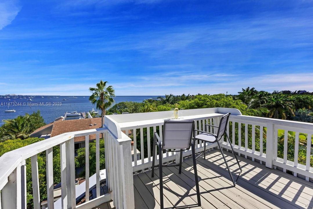 Recently Sold: $4,475,000 (3 beds, 2 baths, 3097 Square Feet)