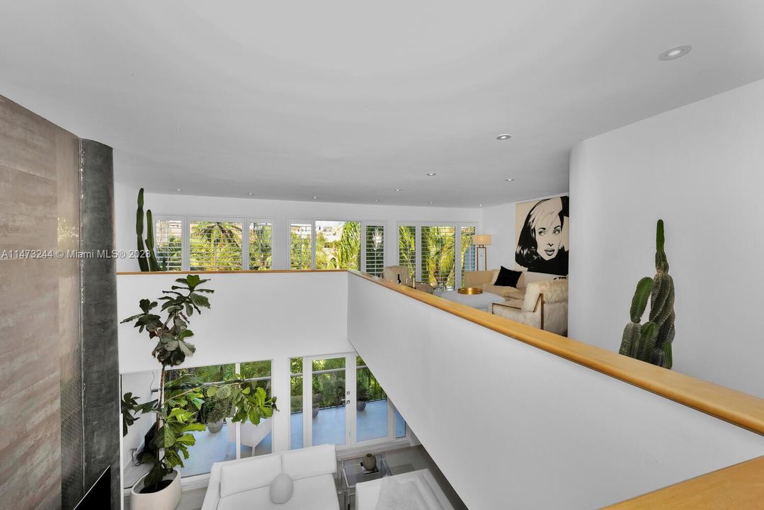 Recently Sold: $4,475,000 (3 beds, 2 baths, 3097 Square Feet)