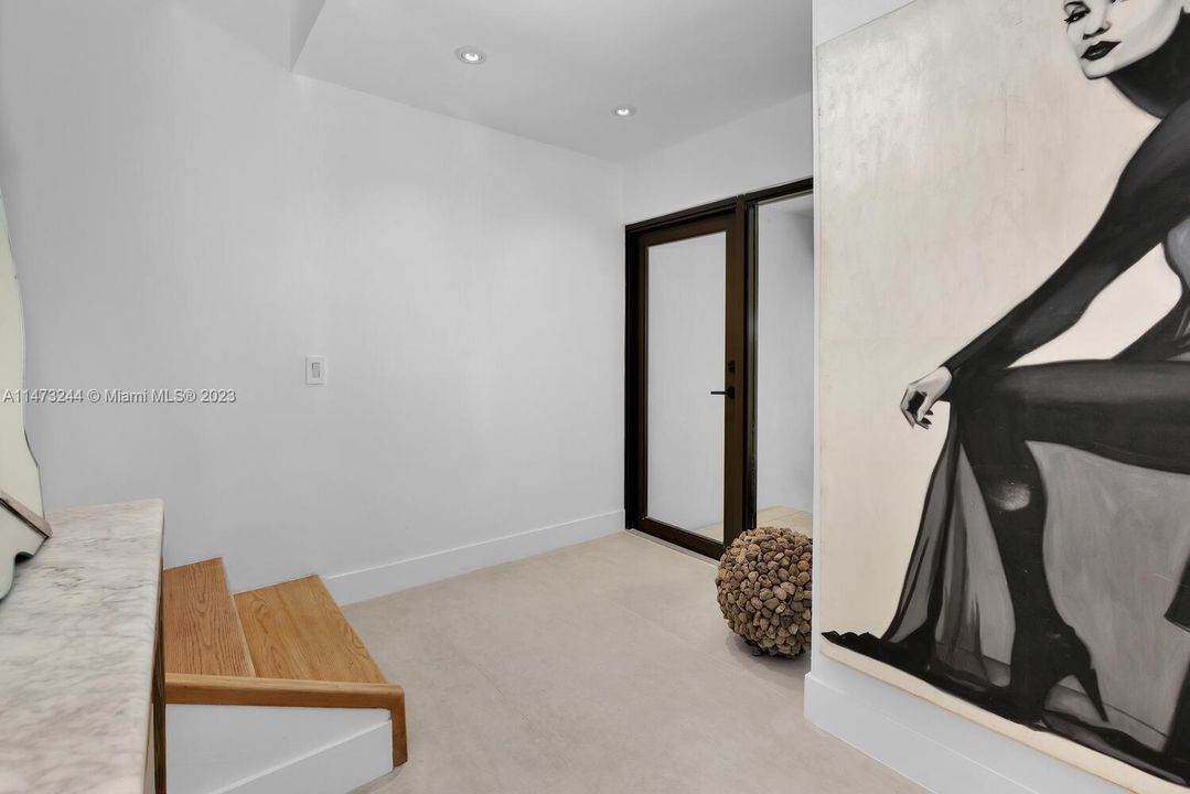 Recently Sold: $4,475,000 (3 beds, 2 baths, 3097 Square Feet)