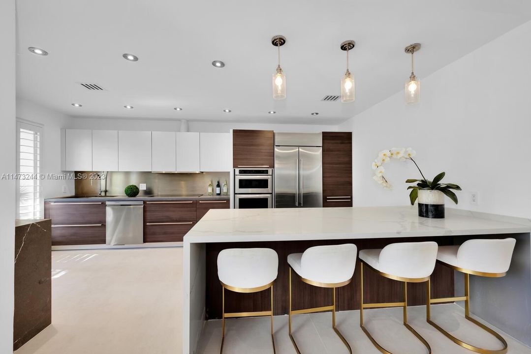 Recently Sold: $4,475,000 (3 beds, 2 baths, 3097 Square Feet)