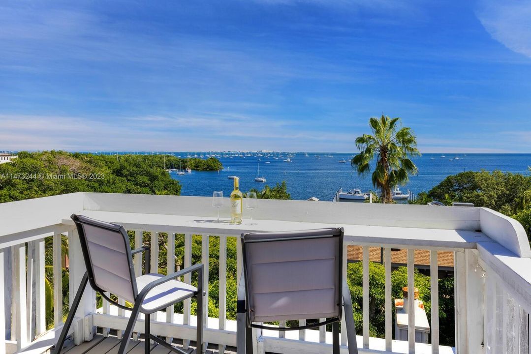 Recently Sold: $4,475,000 (3 beds, 2 baths, 3097 Square Feet)