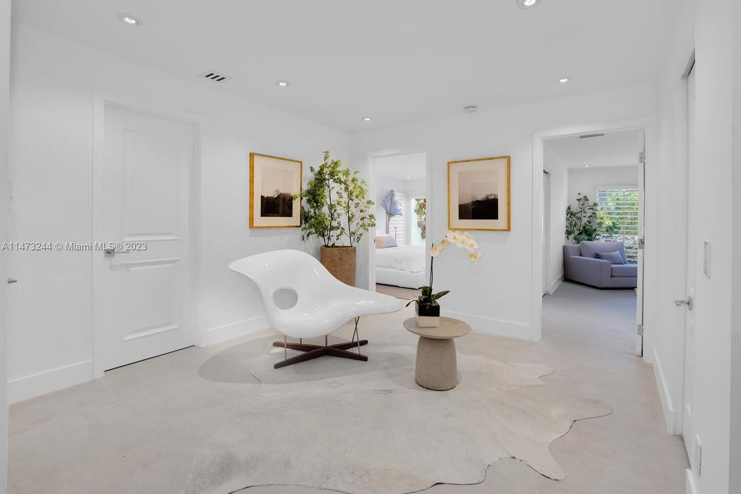 Recently Sold: $4,475,000 (3 beds, 2 baths, 3097 Square Feet)