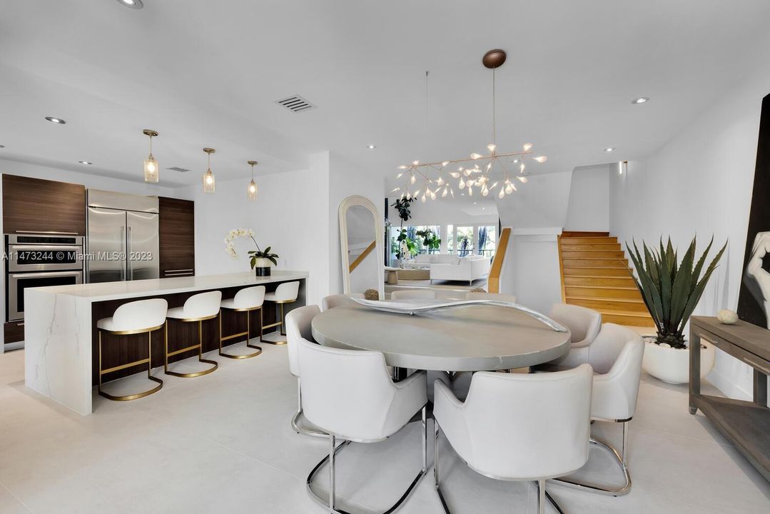 Recently Sold: $4,475,000 (3 beds, 2 baths, 3097 Square Feet)