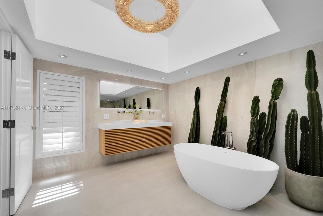 Recently Sold: $4,475,000 (3 beds, 2 baths, 3097 Square Feet)