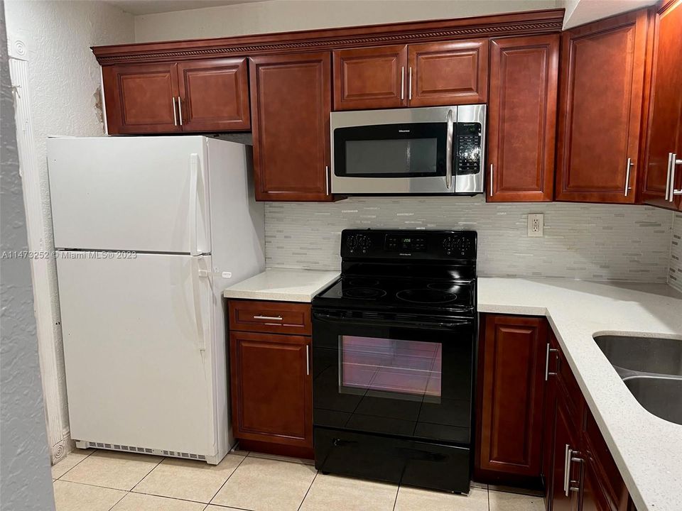 Active With Contract: $169,000 (2 beds, 2 baths, 1100 Square Feet)