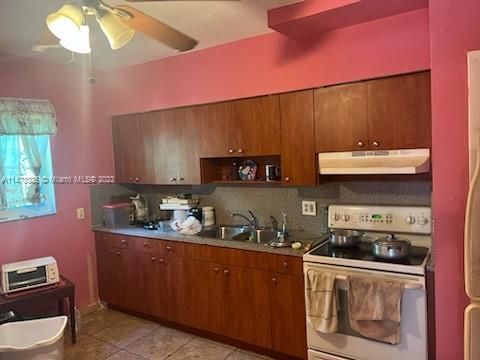 Recently Sold: $495,000 (3 beds, 2 baths, 1429 Square Feet)