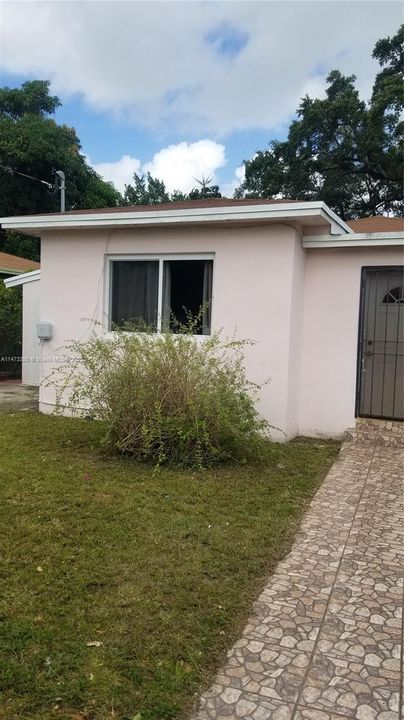 Recently Sold: $495,000 (3 beds, 2 baths, 1429 Square Feet)