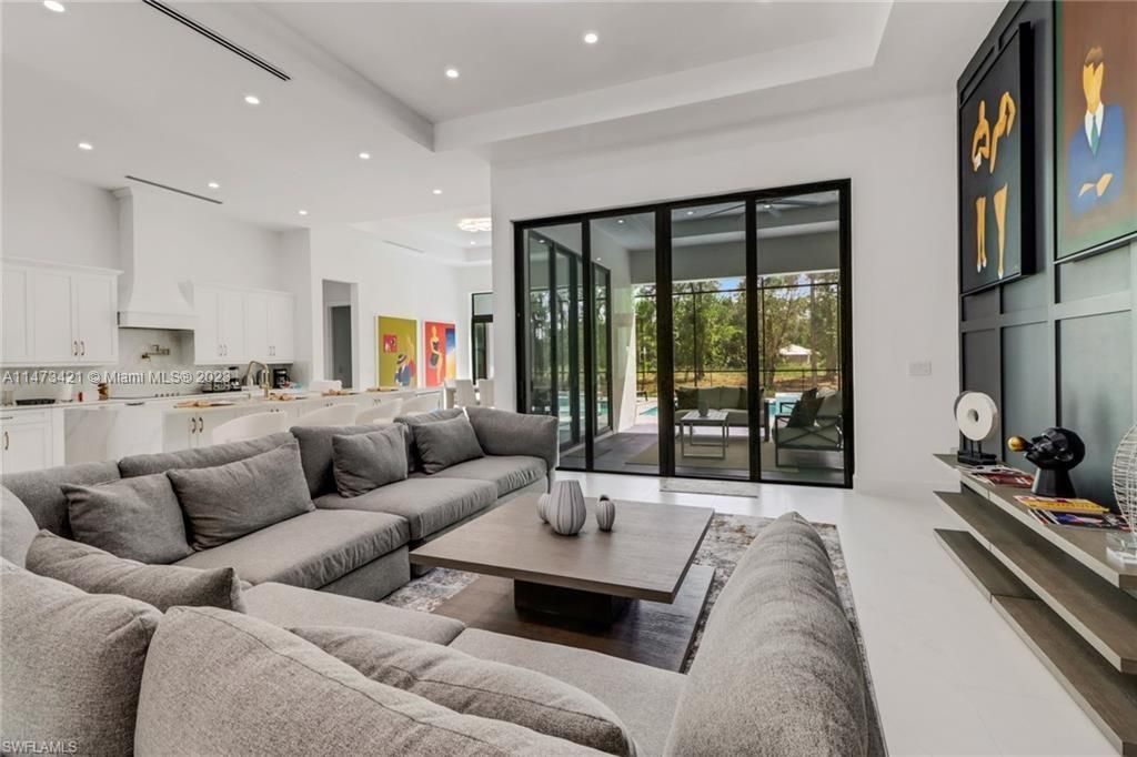 Vendido Recientemente: $2,375,000 (4 camas, 4 baños, 3494 Pies cuadrados)