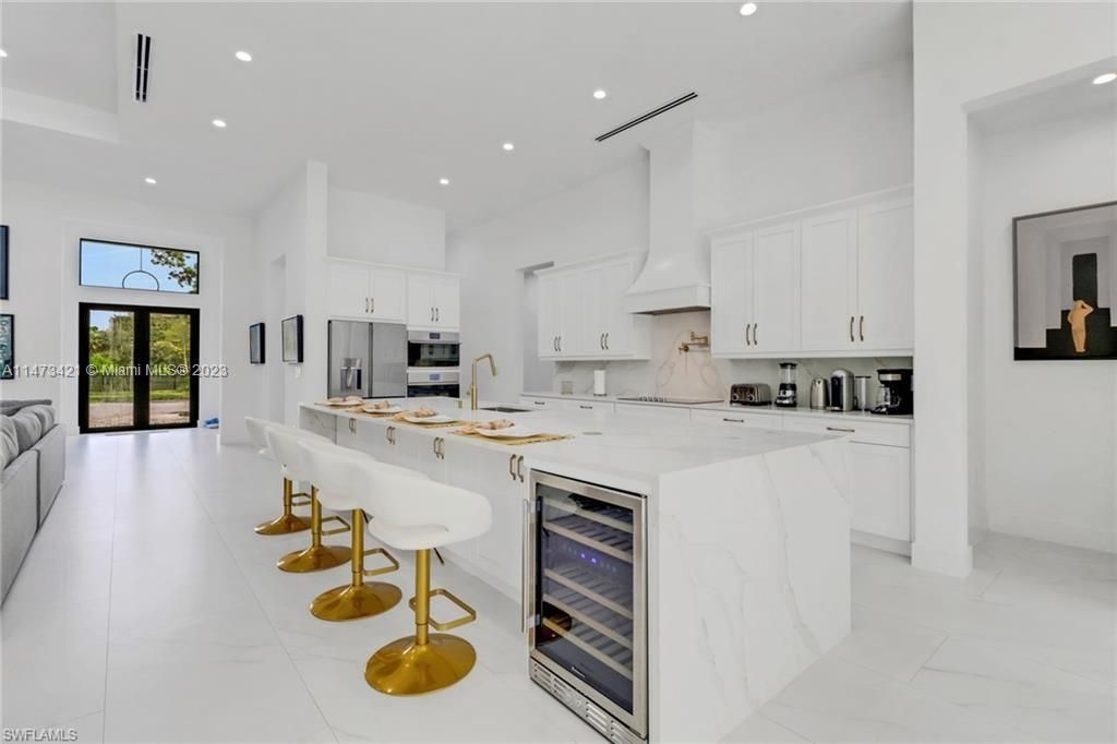 Vendido Recientemente: $2,375,000 (4 camas, 4 baños, 3494 Pies cuadrados)