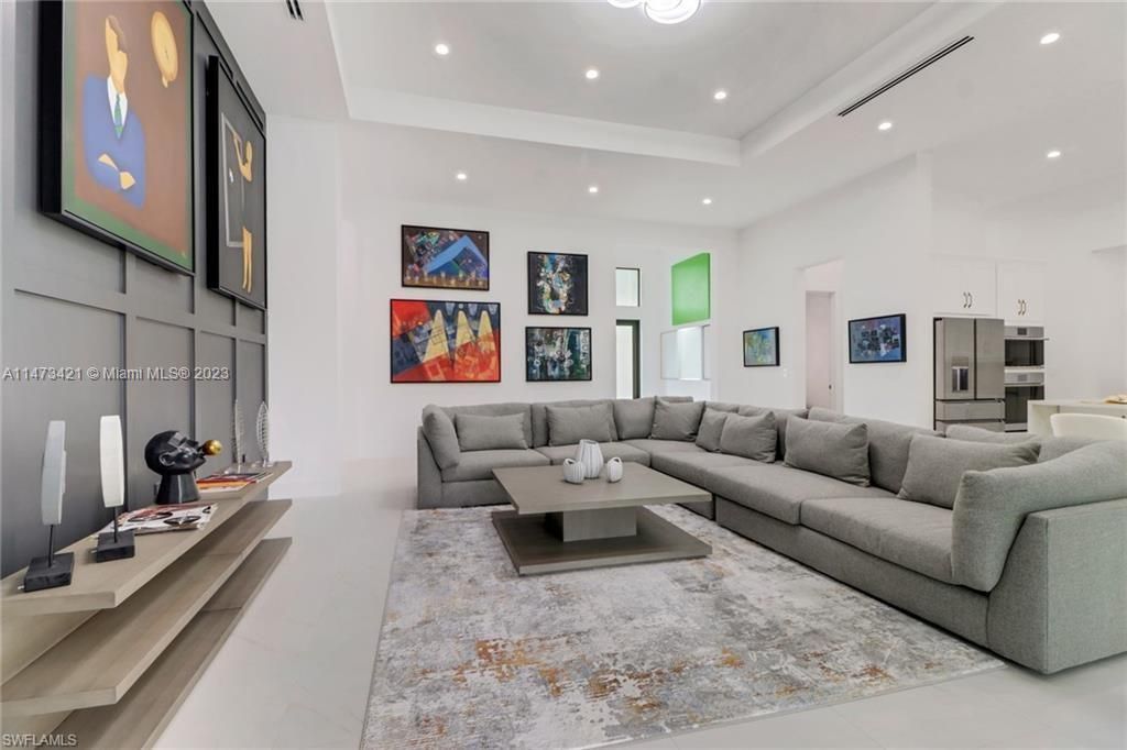 Vendido Recientemente: $2,375,000 (4 camas, 4 baños, 3494 Pies cuadrados)