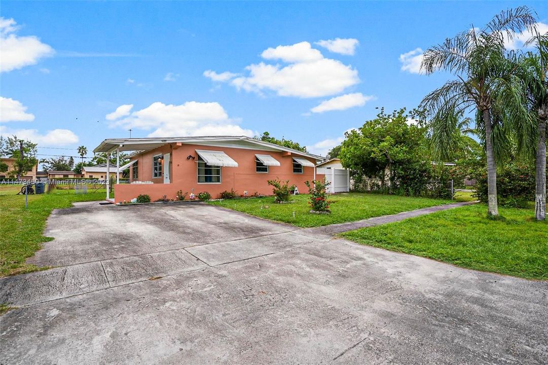 Vendido Recientemente: $429,900 (3 camas, 2 baños, 1228 Pies cuadrados)
