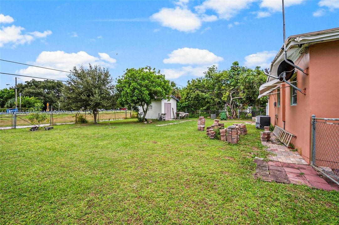 Vendido Recientemente: $429,900 (3 camas, 2 baños, 1228 Pies cuadrados)