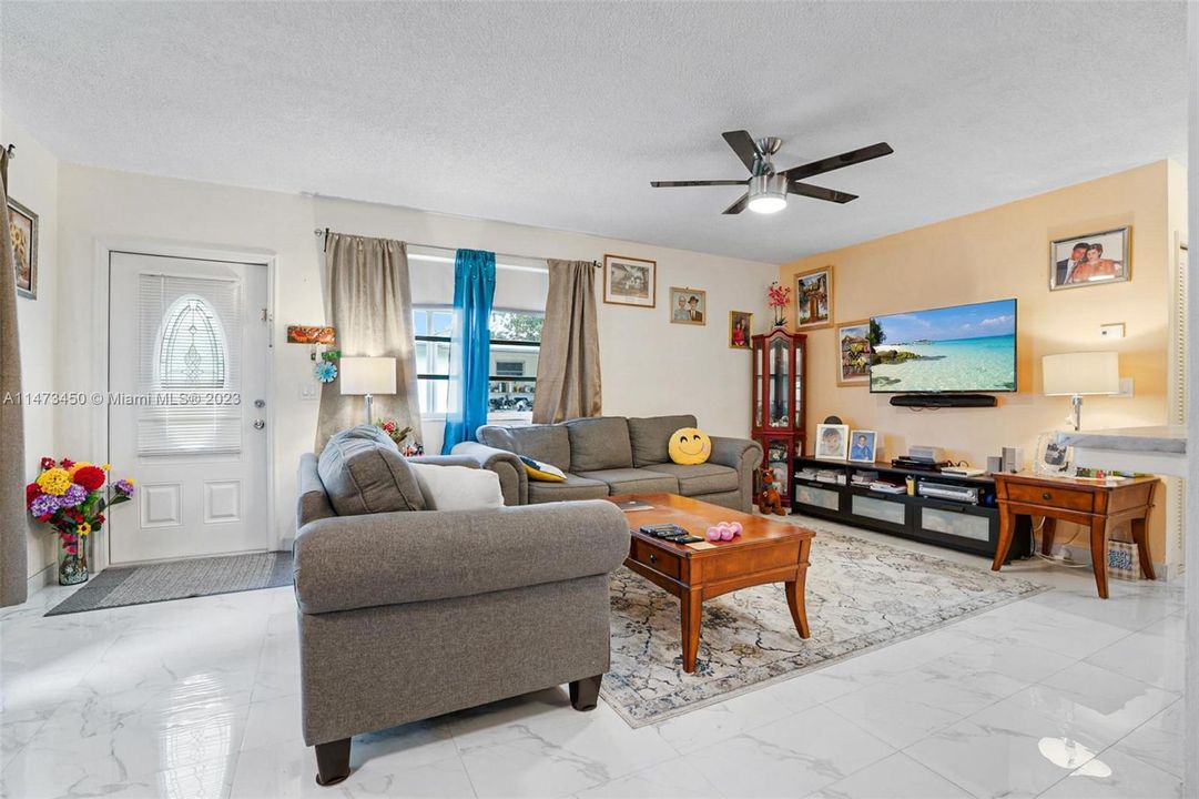 Vendido Recientemente: $429,900 (3 camas, 2 baños, 1228 Pies cuadrados)