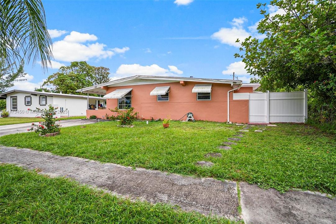 Vendido Recientemente: $429,900 (3 camas, 2 baños, 1228 Pies cuadrados)