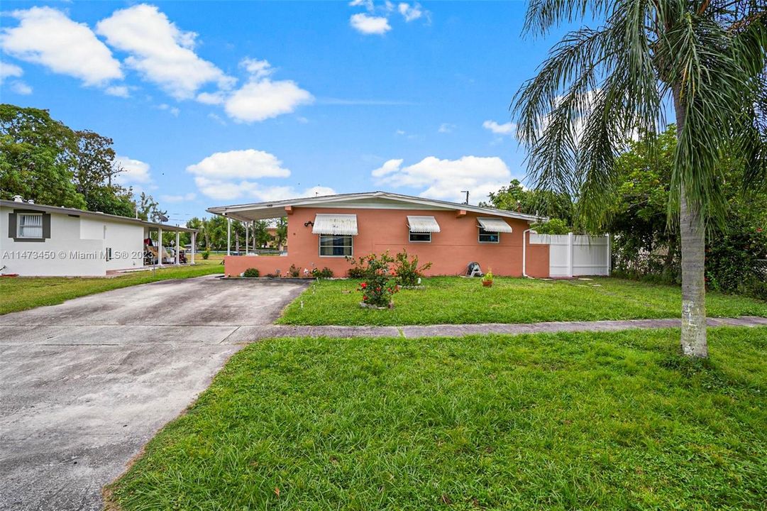 Vendido Recientemente: $429,900 (3 camas, 2 baños, 1228 Pies cuadrados)