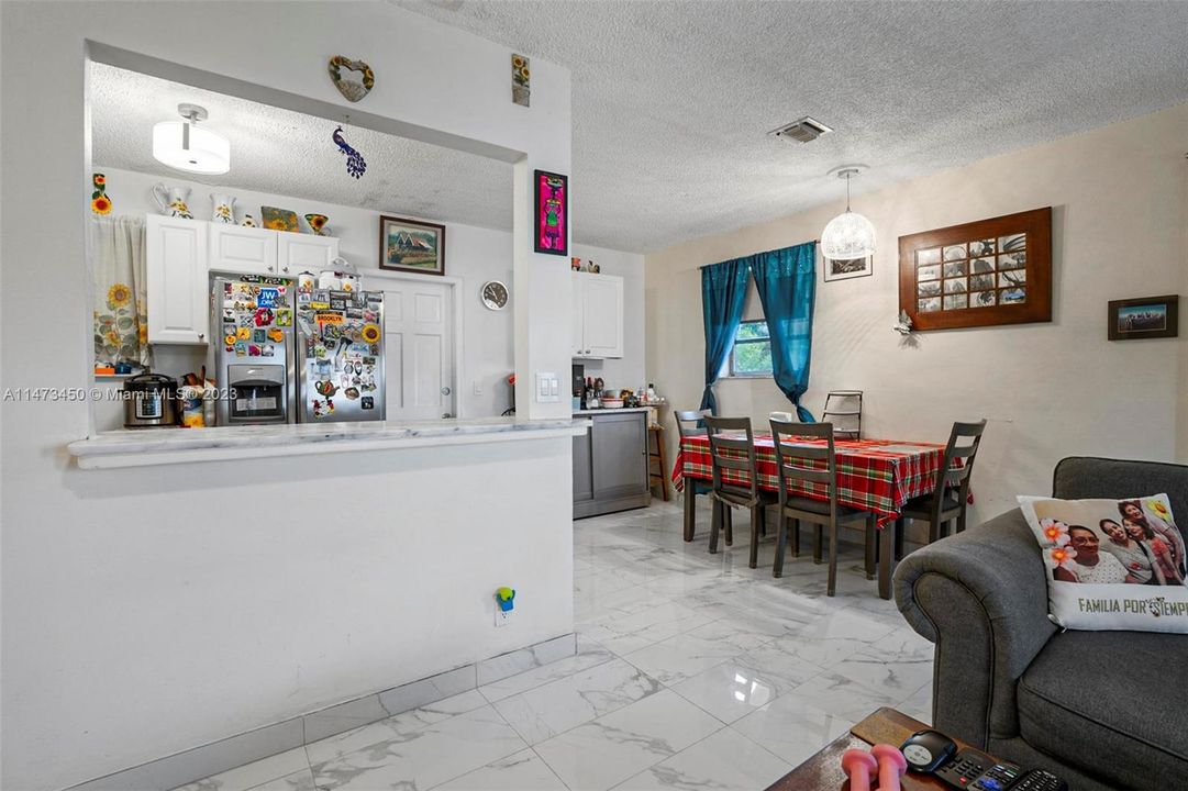 Vendido Recientemente: $429,900 (3 camas, 2 baños, 1228 Pies cuadrados)