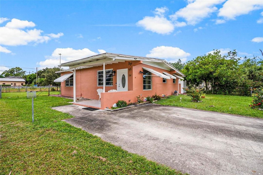 Vendido Recientemente: $429,900 (3 camas, 2 baños, 1228 Pies cuadrados)