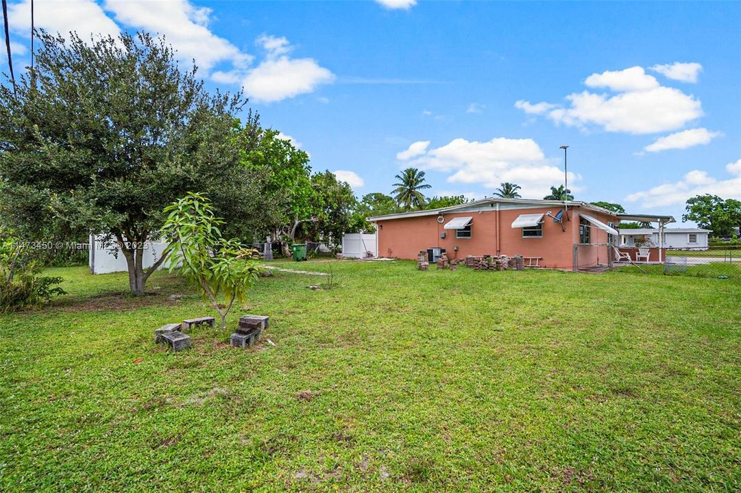 Vendido Recientemente: $429,900 (3 camas, 2 baños, 1228 Pies cuadrados)