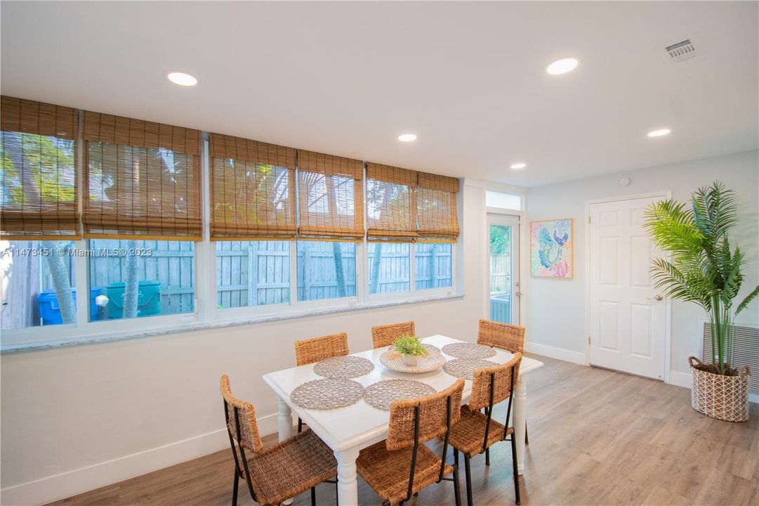 Recently Rented: $3,000 (2 beds, 1 baths, 876 Square Feet)