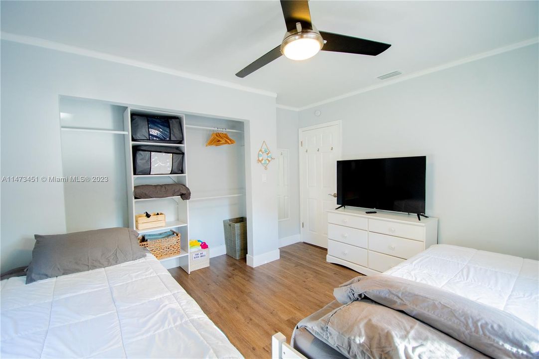 Recently Rented: $3,000 (2 beds, 1 baths, 876 Square Feet)