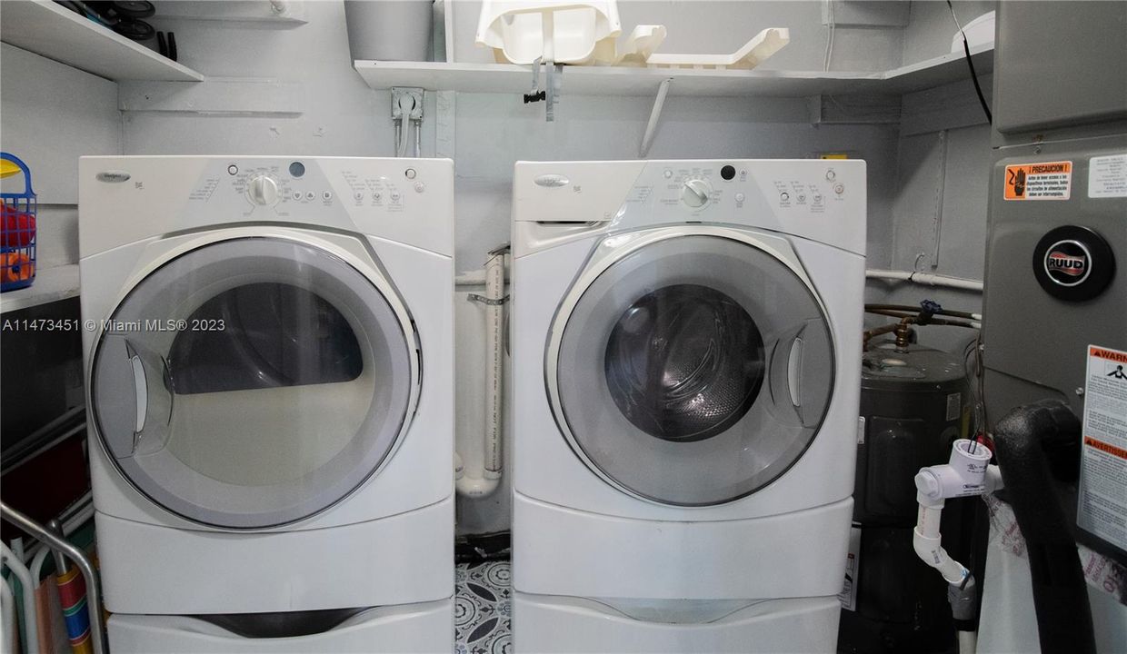 Recently Rented: $3,000 (2 beds, 1 baths, 876 Square Feet)