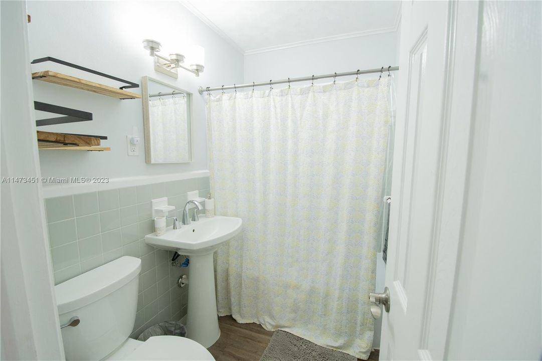 Recently Rented: $3,000 (2 beds, 1 baths, 876 Square Feet)