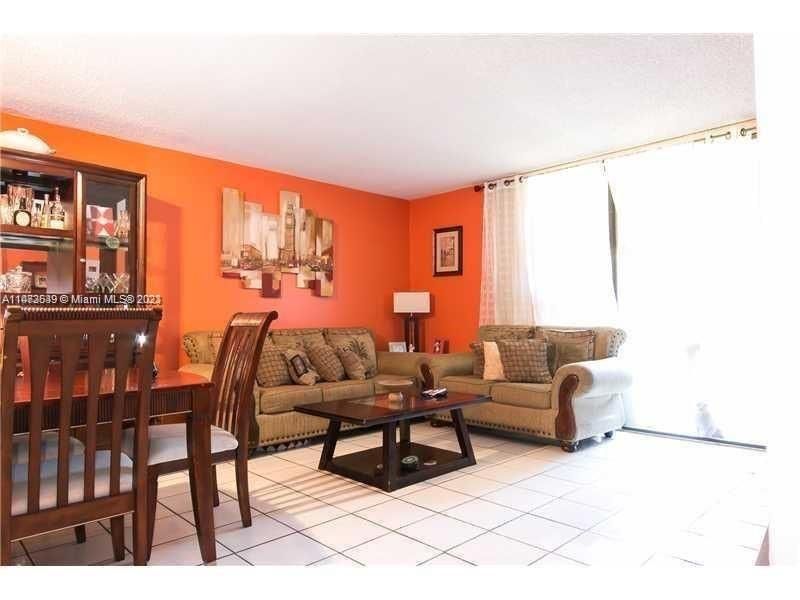 Recientemente alquilado: $2,200 (2 camas, 2 baños, 965 Pies cuadrados)