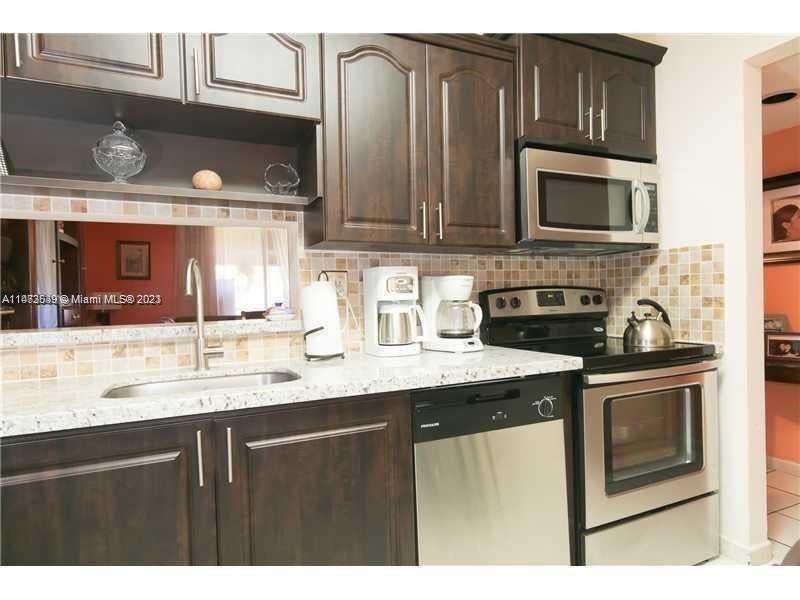 Recientemente alquilado: $2,200 (2 camas, 2 baños, 965 Pies cuadrados)