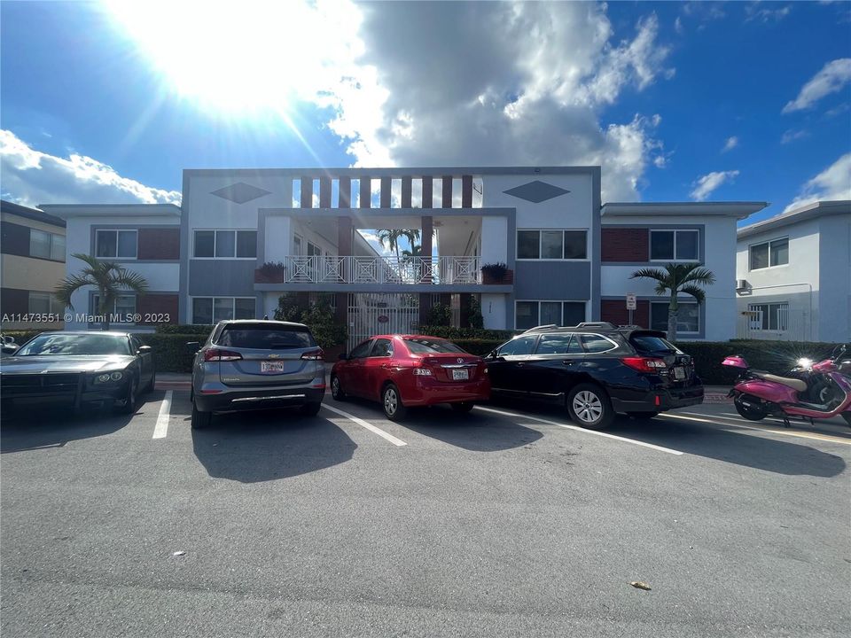 Recently Sold: $235,000 (1 beds, 1 baths, 634 Square Feet)