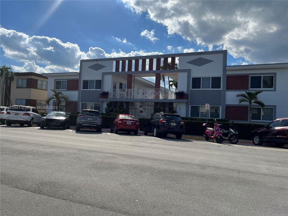 Recently Sold: $235,000 (1 beds, 1 baths, 634 Square Feet)