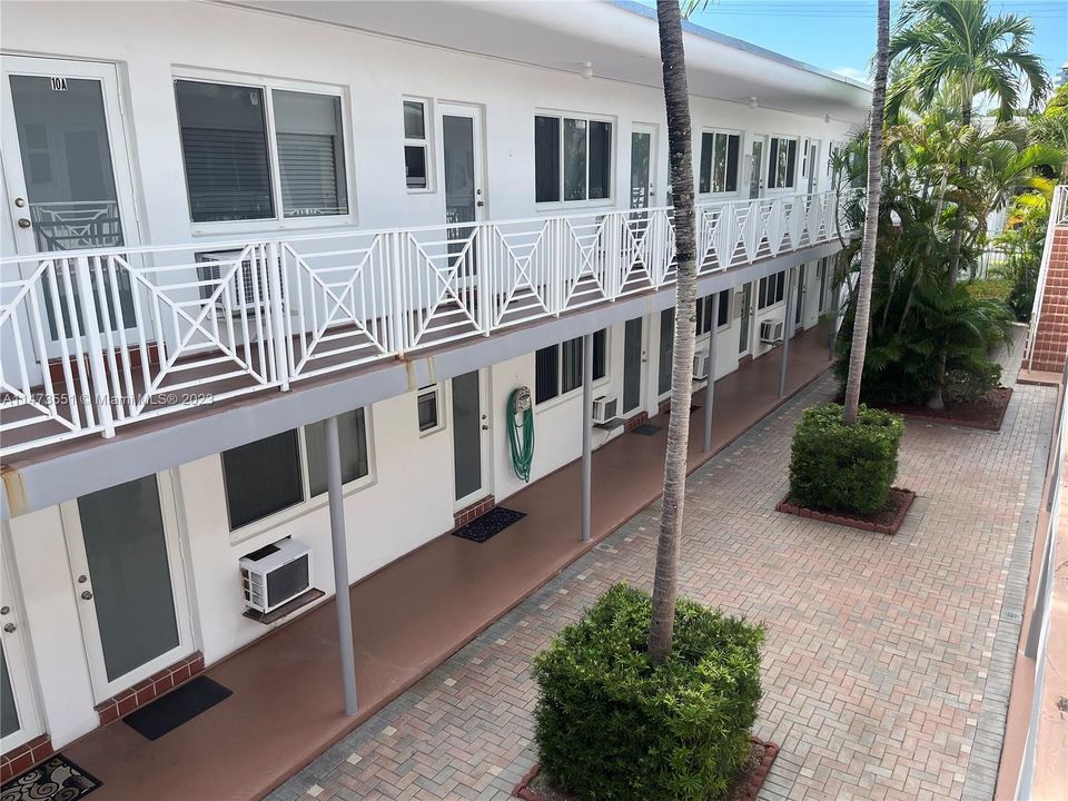 Recently Sold: $235,000 (1 beds, 1 baths, 634 Square Feet)