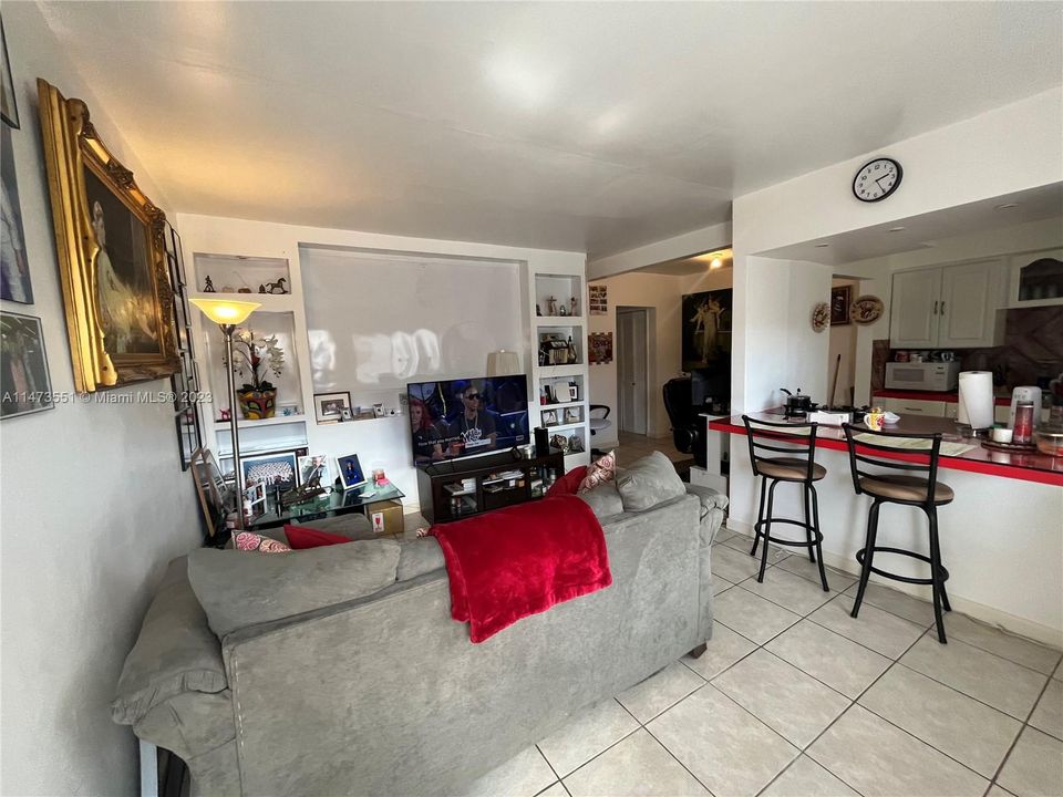 Recently Sold: $235,000 (1 beds, 1 baths, 634 Square Feet)