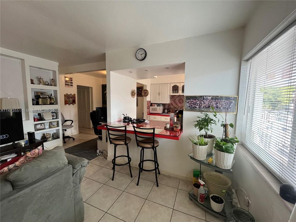 Recently Sold: $235,000 (1 beds, 1 baths, 634 Square Feet)