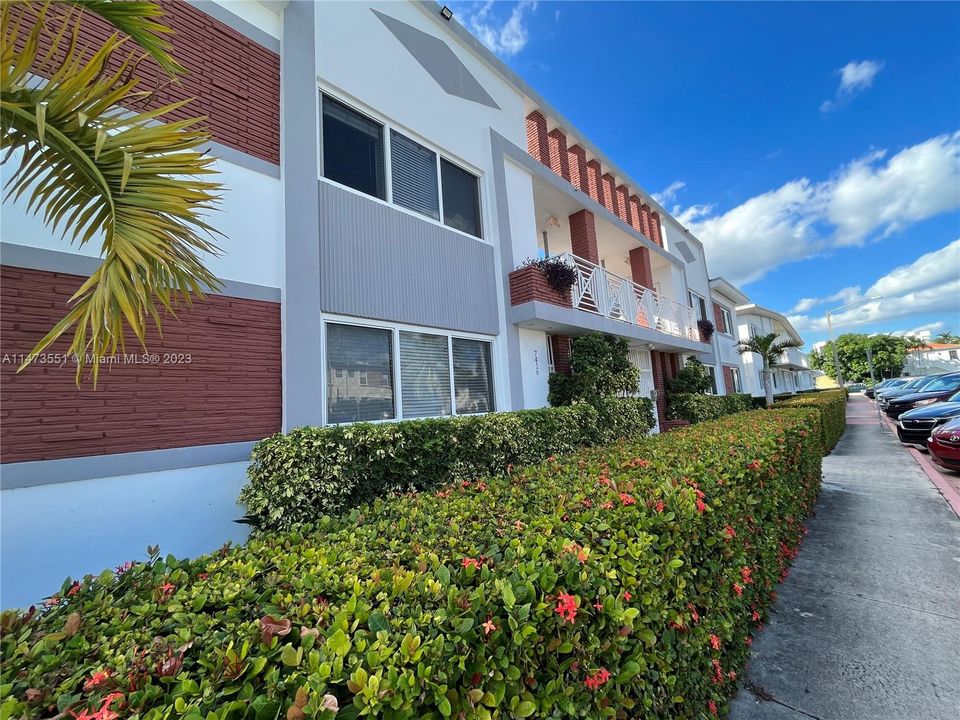 Recently Sold: $235,000 (1 beds, 1 baths, 634 Square Feet)