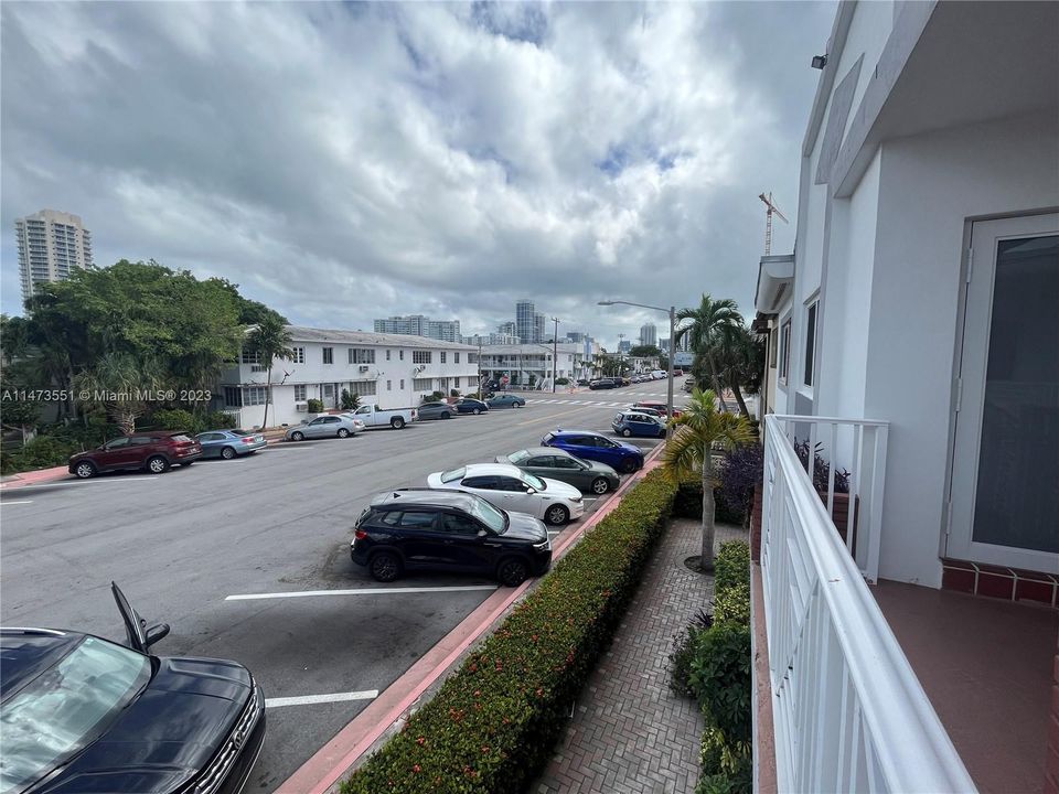 Recently Sold: $235,000 (1 beds, 1 baths, 634 Square Feet)