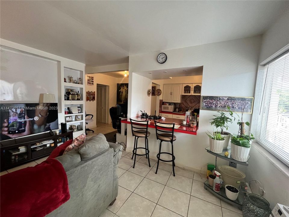 Recently Sold: $235,000 (1 beds, 1 baths, 634 Square Feet)