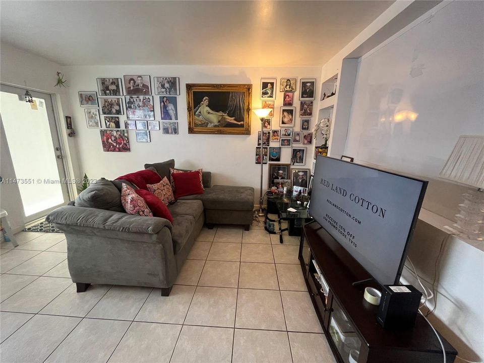 Recently Sold: $235,000 (1 beds, 1 baths, 634 Square Feet)